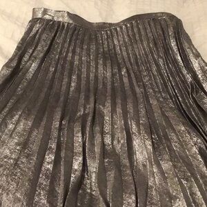 Gap Silver Pleated Skirt EUC